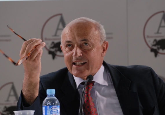 Jean-Hervé Lorenzi, président du Cercle des économistes Jean-Hervé Lorenzi, président du Cercle des économistes